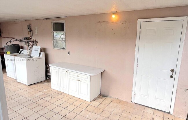 Photo - 236 E 14th St Unit B