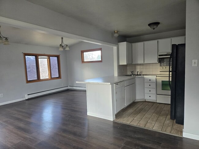 Photo - 2221 Collyer St