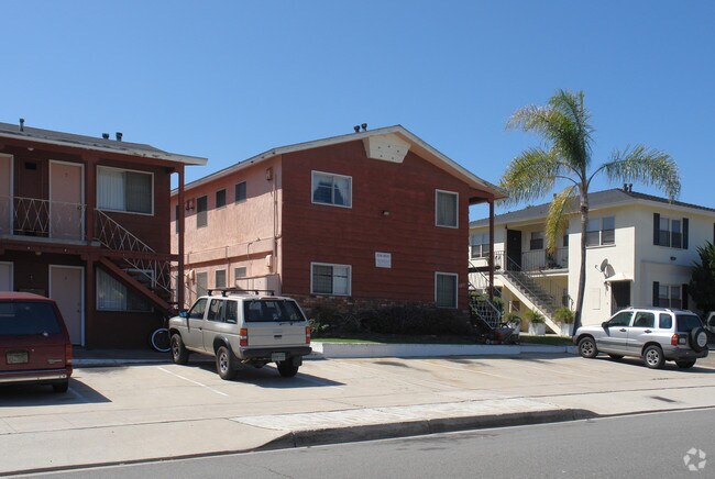 1571 Oliver Ave - Swiss Chalet Apartments