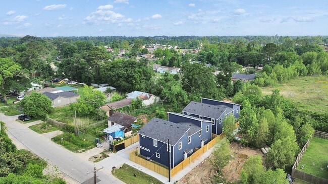 Photo - 8102 Crestview Dr