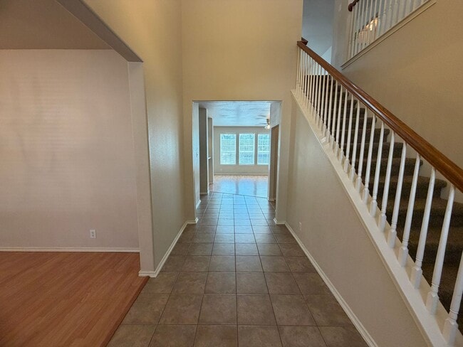 Photo - 221 Turnberry Dr