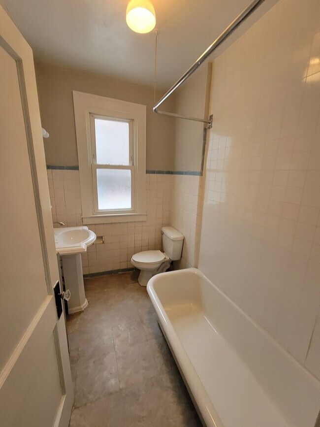 Photo - Kingshighway &amp; Lansdowne Apts. Unit 4419 2nd Flr