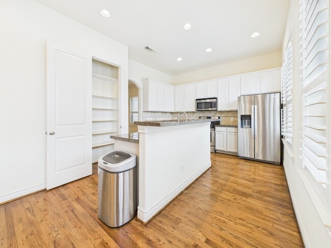 Photo - 11025 Sherwood Grv