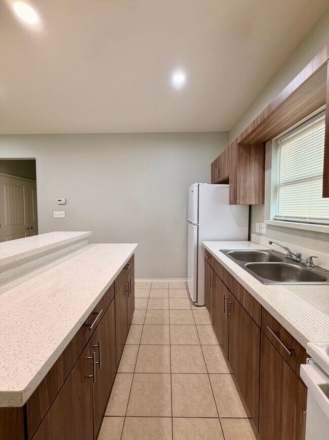 Photo - 401 E 2nd St Unit L-2