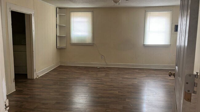 Photo - 312 Earnie Ln