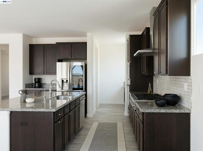 Photo - 679 Hamilton Ct