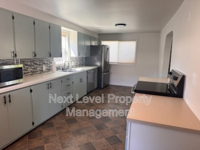 Photo - 1003 6th Ave W