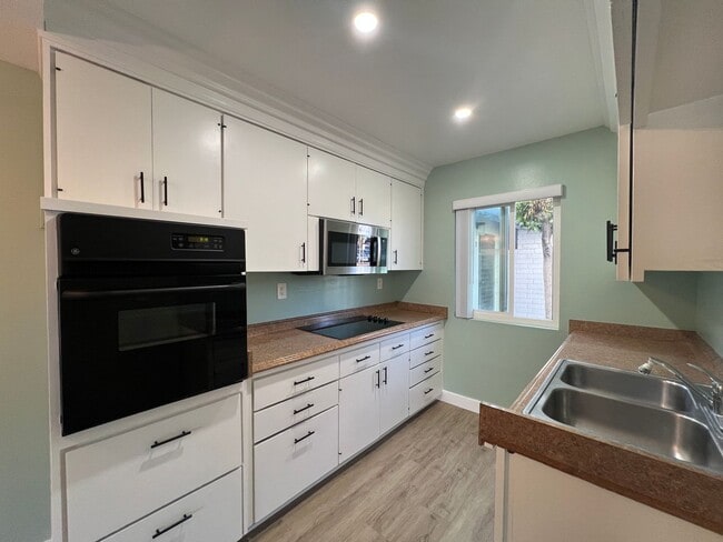 Photo - 14542 Carfax Dr Unidad #C