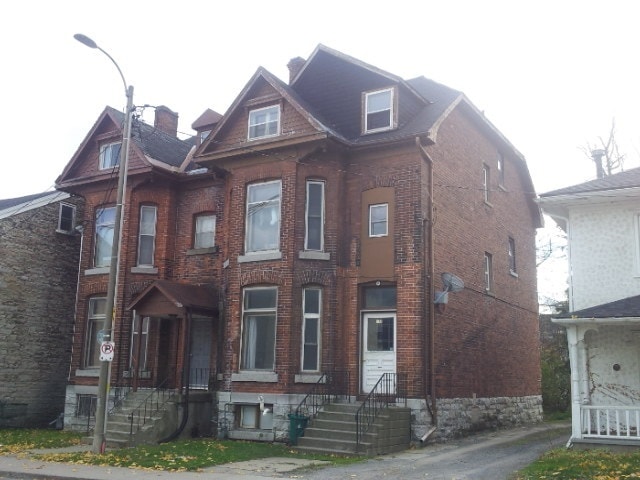 Building Photo - 156 Johnson St Unit 3