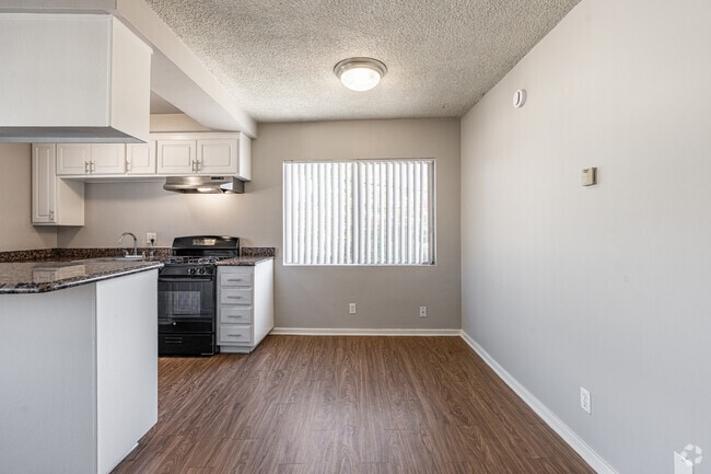 2BR, 1BA - 850SF - Dining Room