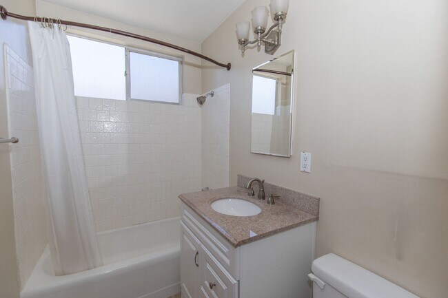 Photo - East Side Costa Mesa - 2Bed + Bonus Room