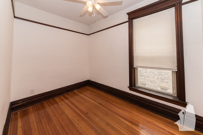 Photo - 851 W Wellington Ave Unit 3