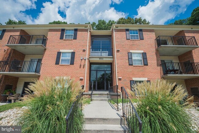 Building Photo - 803 College Ln Unit J Rental