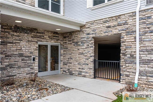 Photo - 1025 Raritan Rd