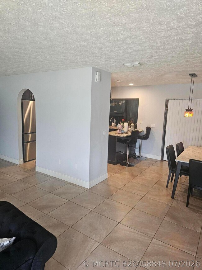 Photo - 301 SW Violet Ave