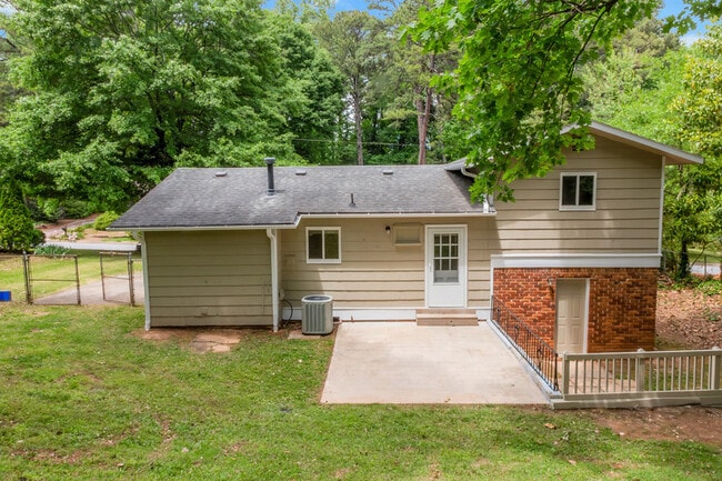 Photo - 2080 Dundee Dr SE