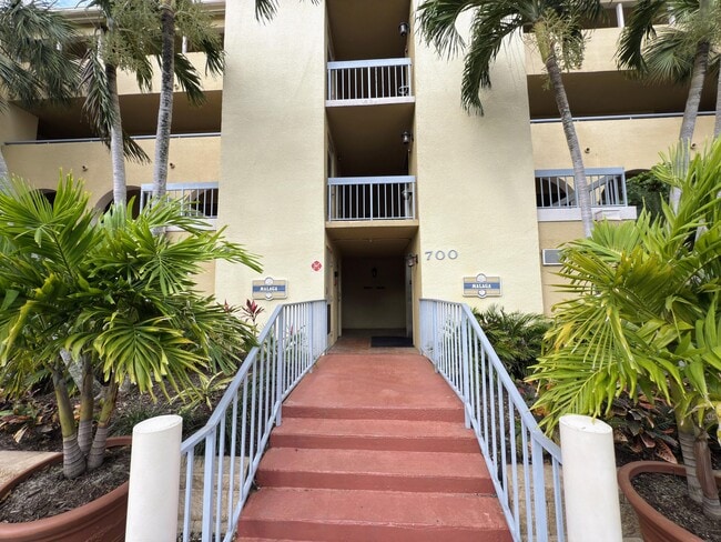 Photo - 700 Uno Lago Dr Unidad 305