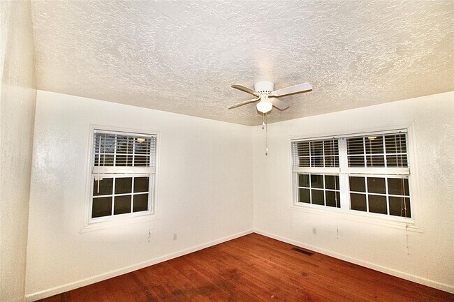 Photo - 2000 E Alameda St