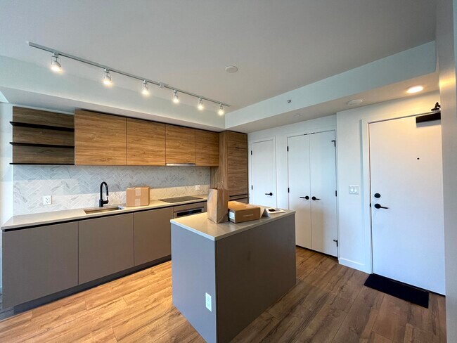 10448 University Dr Unit 505