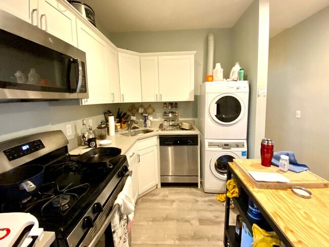 Building Photo - Mission Hill Modern 4bed / 2bath with laundry in unit- available September 2026