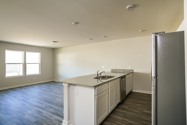 Photo - 694 Hadley Ct SE