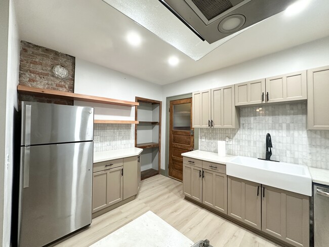 Photo - 9205 Clifton Blvd Unit 9205 Clifton blvd