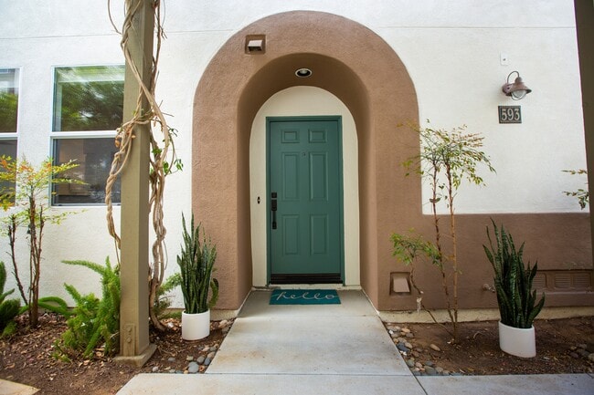 Photo - 593 Sweet Pea Pl