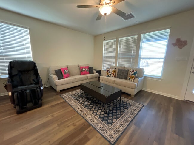 Room in House on Regatta Trl