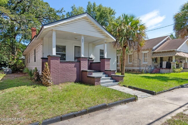 Photo - 421 W 18th St