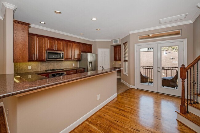 Building Photo - 1113 Peveto St