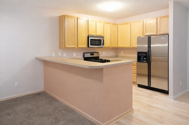 Kitchen - 1908 Shamrock Pl