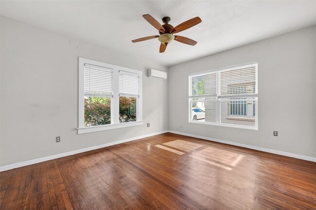 Photo - 907 W Gray St Unit 1