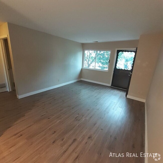 Building Photo - NEW LOWER PRICE! Unit 4 Rental