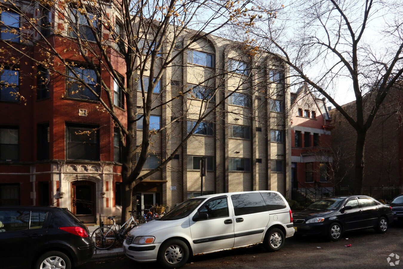 2827 N Cambridge Ave - 2827 N Cambridge Ave