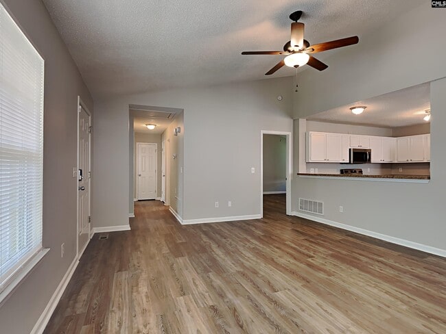 38 Coachmen Ct