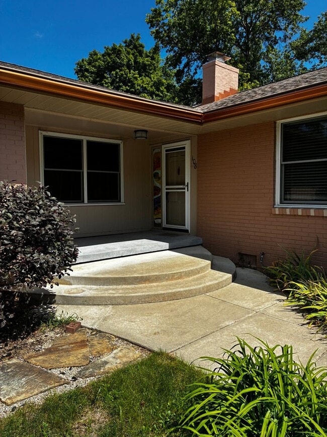 108 Creighton Rd