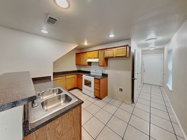 Photo - FREE MONTHS RENT WITH MOVE IN BEFORE END O...