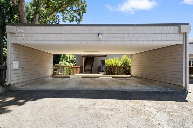 Building Photo - Updated 2BD/2BA Condo in North Portland! S...