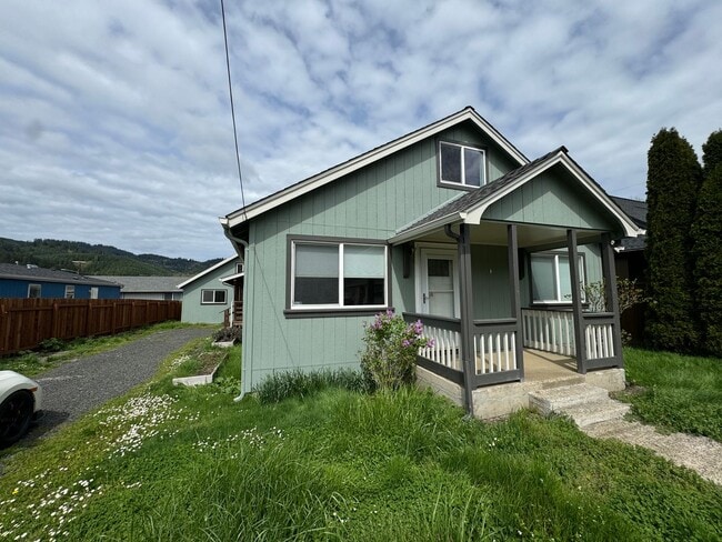 3 bedroom house with a guest house - 3 bedroom house with a guest house
