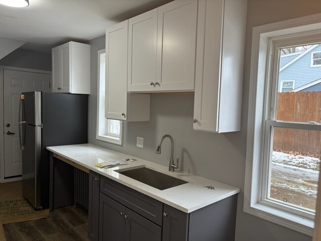 Photo - 2870 Vanderburg St