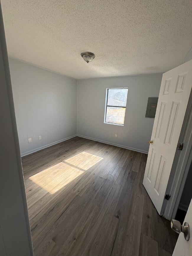 Photo - Nice 2 Bedroom Apartment-212 Zack Cir. #A Unit A