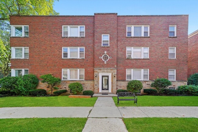 Building Photo - 1408 Central St Unit 3N