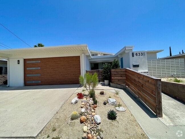Building Photo - Gorgeous Mid century Modern home in San Ca...