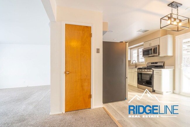 Photo - 204 19th Ave NW