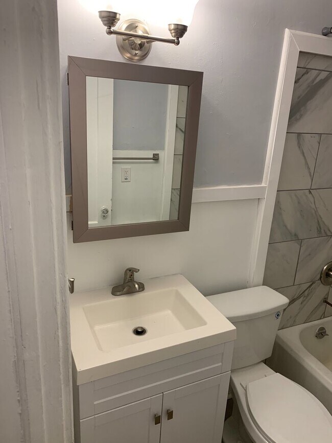 Photo - Student-Friendly 1-Bedroom Apartment | Heat & Hot Water Included | Steps from Center Square Unit 3R