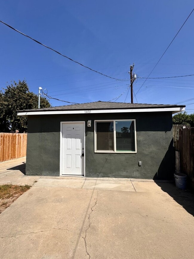 Building Photo - 1400 El Rancho Dr
