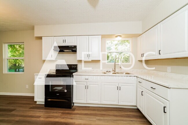 Photo - 504 Meggs St