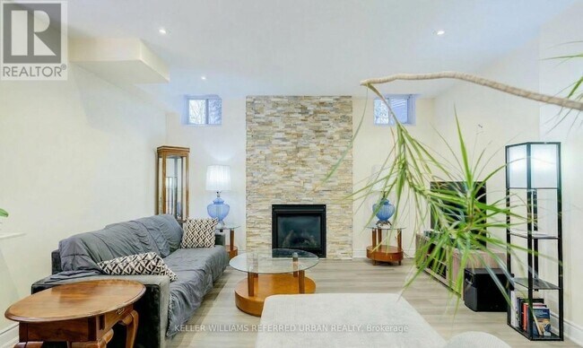 Photo - 161 Vanda Dr