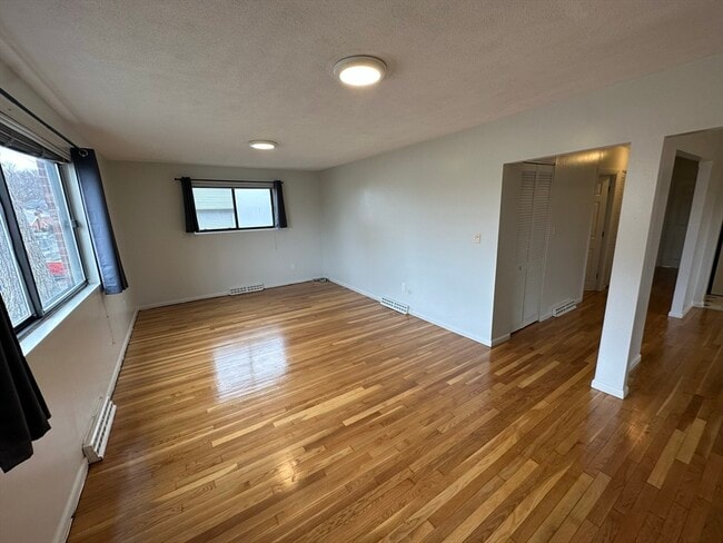 Building Photo - 36 Undine Rd Unit 1