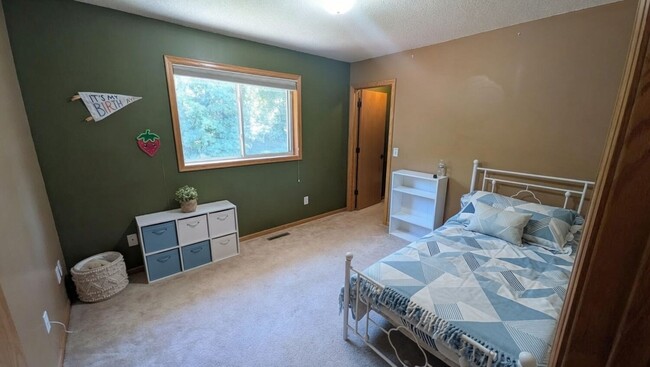 Photo - 1002 3rd Ave SW